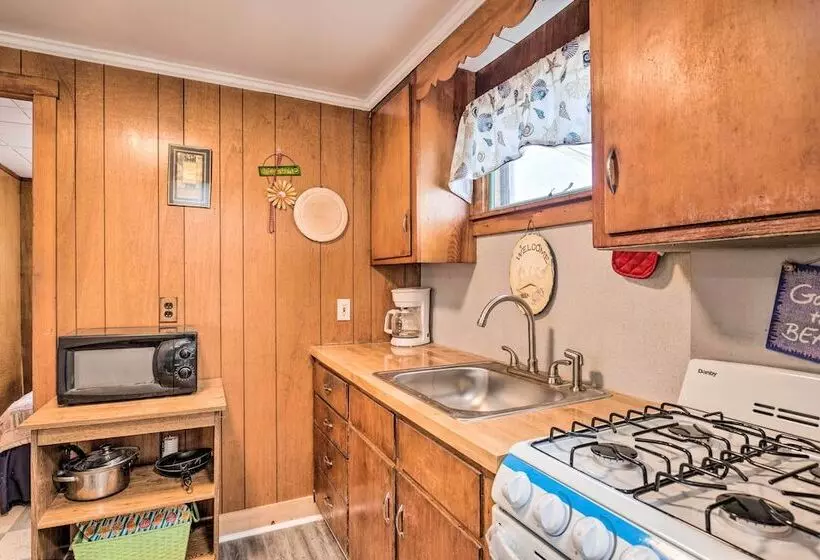 Cozy Hampton Cottage W/ Bbq   Walk To Ocean!