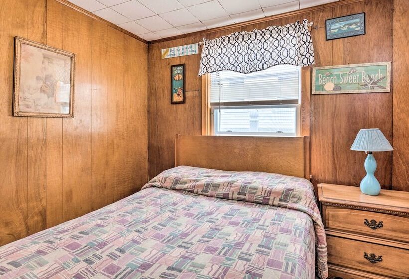 Cozy Hampton Cottage W/ Bbq   Walk To Ocean!