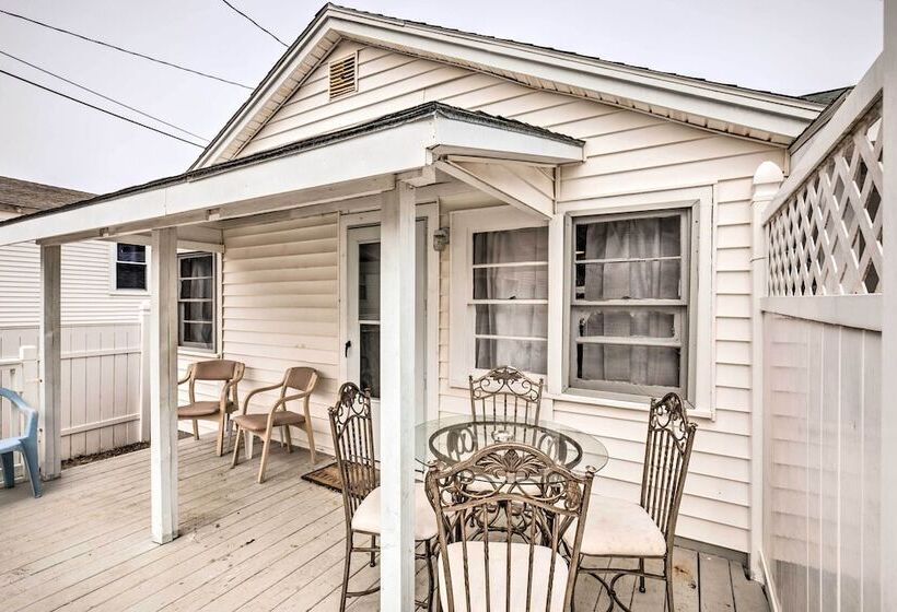 Cozy Hampton Cottage W/ Bbq   Walk To Ocean!