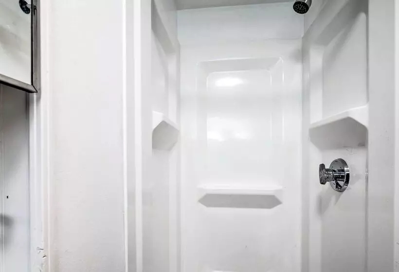 Cozy Hampton Cottage W/ Bbq   Walk To Ocean!