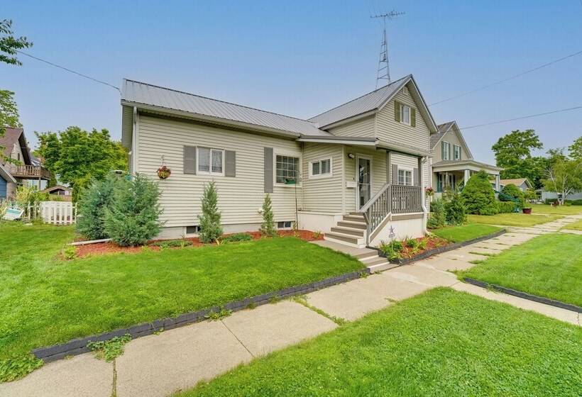 Manistee Cottage Near Beach & Dtwn