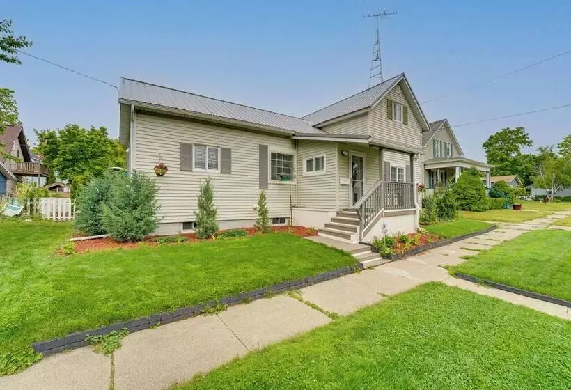 Manistee Cottage Near Beach & Dtwn
