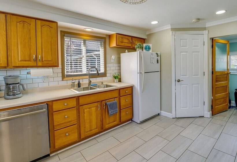 Manistee Cottage Near Beach & Dtwn