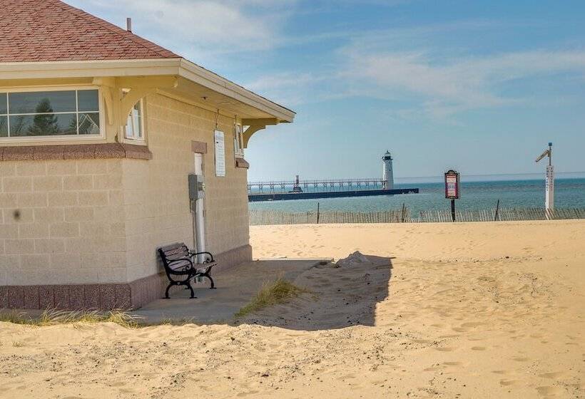 Manistee Cottage Near Beach & Dtwn