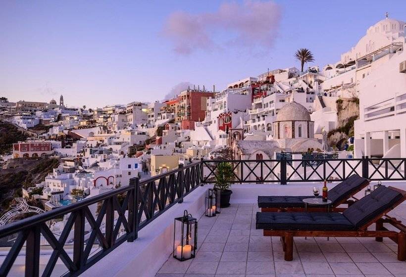 Firalia, Casa In Rock Suites