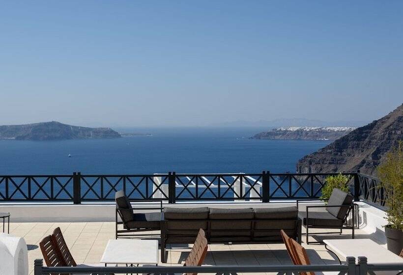 Firalia, Casa In Rock Suites