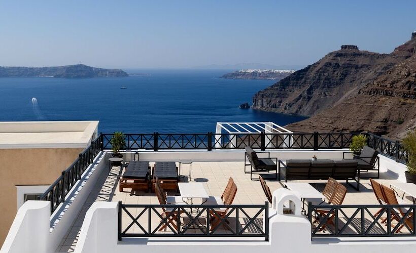 Firalia, Casa In Rock Suites