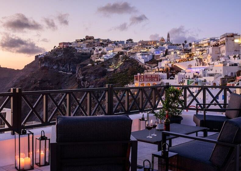 Firalia, Casa In Rock Suites