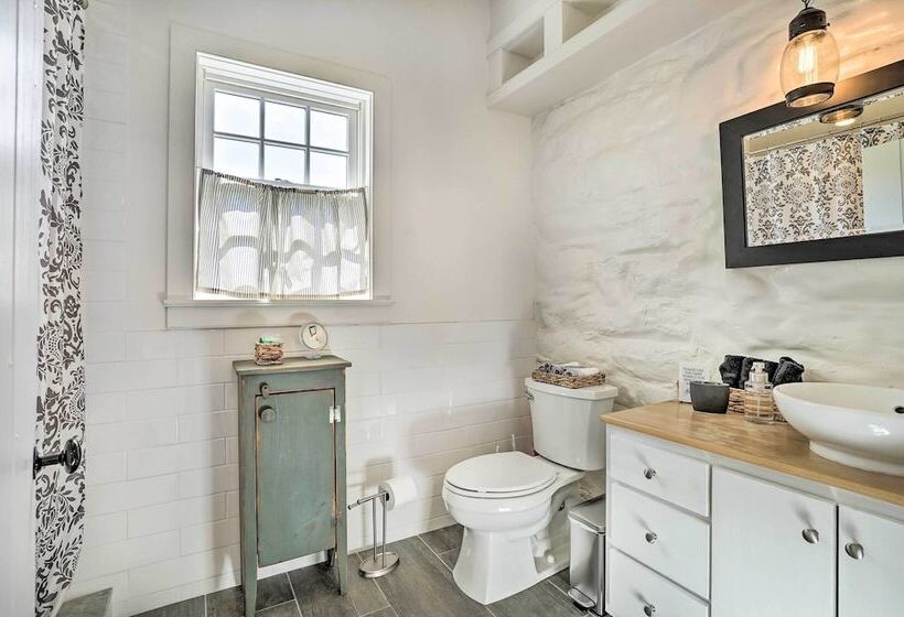 Historical Thurmont Escape W/ Furnished Deck!