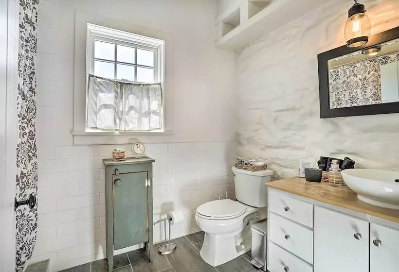 Historical Thurmont Escape W/ Furnished Deck!