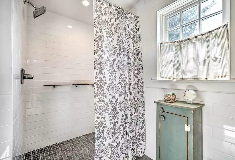 Historical Thurmont Escape W/ Furnished Deck!