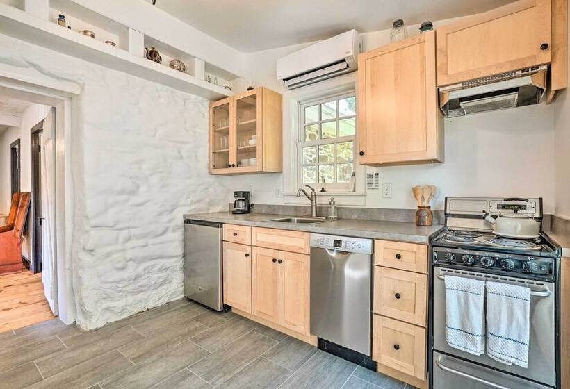 Historical Thurmont Escape W/ Furnished Deck!