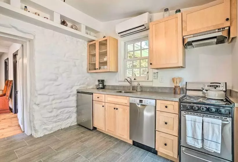 Historical Thurmont Escape W/ Furnished Deck!