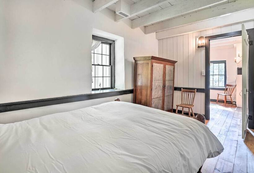 Historical Thurmont Escape W/ Furnished Deck!