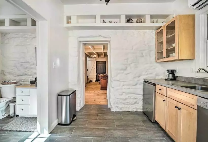 Historical Thurmont Escape W/ Furnished Deck!