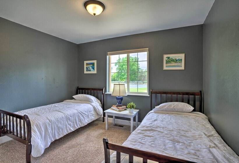 Home W/ Grill ~ 4 Miles To Co National Monument!