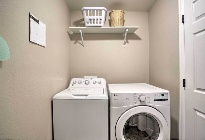 Home W/ Grill ~ 4 Miles To Co National Monument!