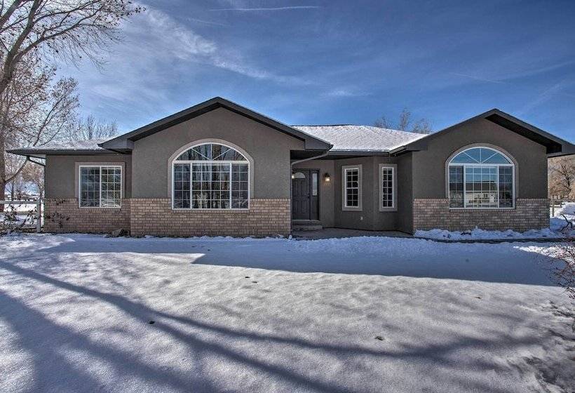 Home W/ Grill ~ 4 Miles To Co National Monument!