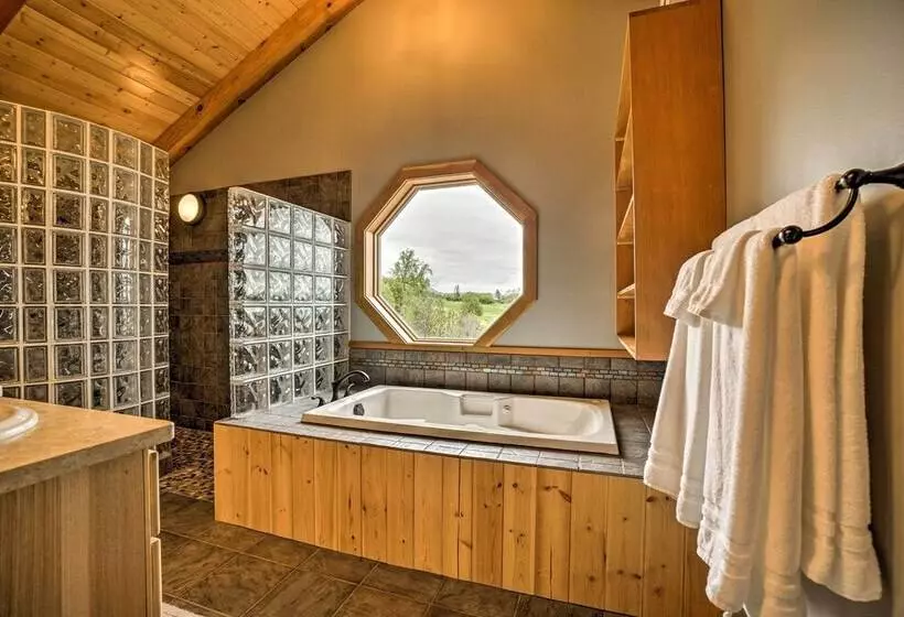 Home W/ Kachemak Bay View   5 Miles To Downtown!