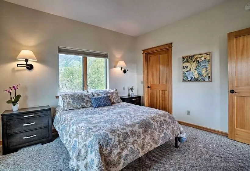 Home W/ Kachemak Bay View   5 Miles To Downtown!