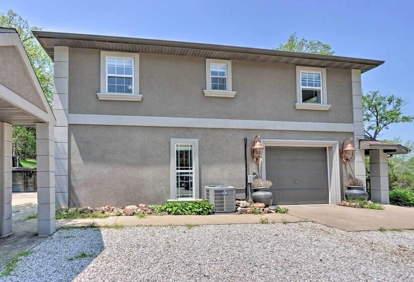 Patio & Grill: Lake Of The Ozarks Escape!