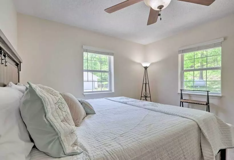 Patio & Grill: Lake Of The Ozarks Escape!