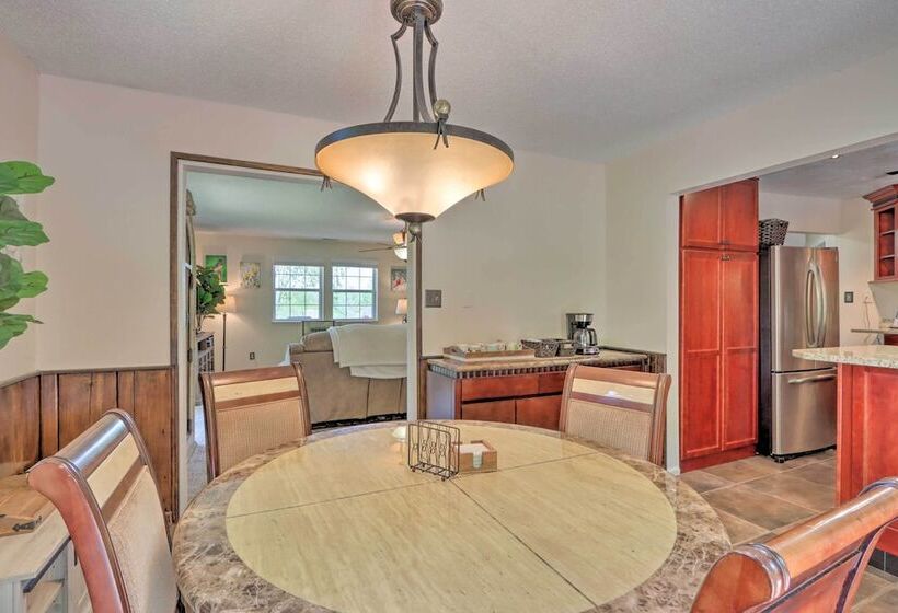 Patio & Grill: Lake Of The Ozarks Escape!