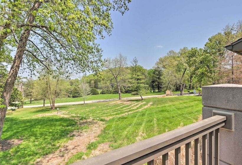 Patio & Grill: Lake Of The Ozarks Escape!