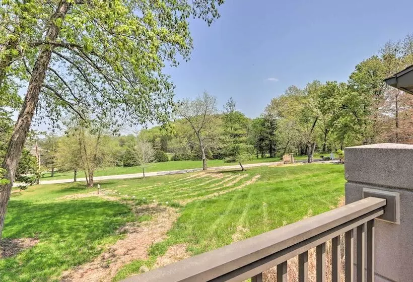 Patio & Grill: Lake Of The Ozarks Escape!