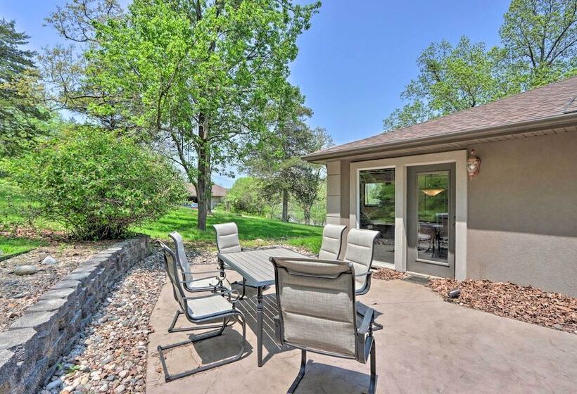 Patio & Grill: Lake Of The Ozarks Escape!