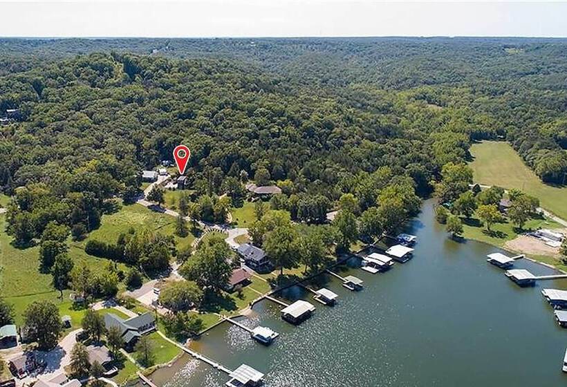 Patio & Grill: Lake Of The Ozarks Escape!