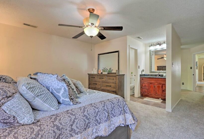 Patio & Grill: Lake Of The Ozarks Escape!