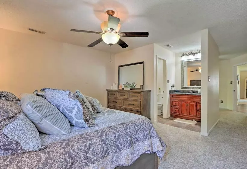 Patio & Grill: Lake Of The Ozarks Escape!