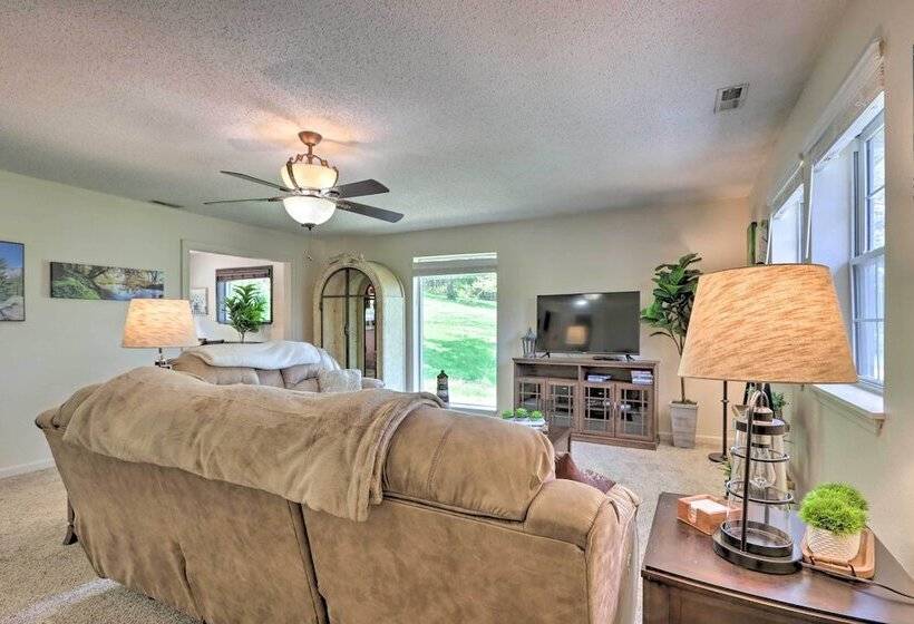 Patio & Grill: Lake Of The Ozarks Escape!