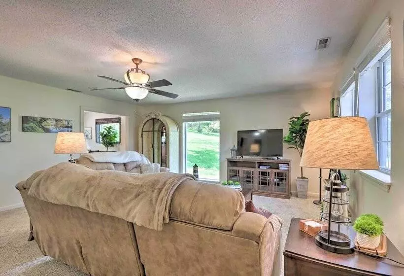 Patio & Grill: Lake Of The Ozarks Escape!