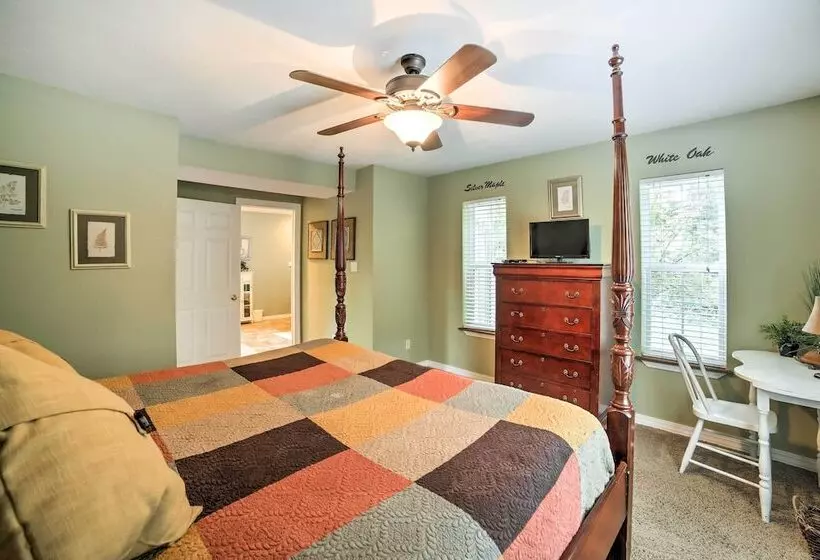 Lakefront Blue Eye Cottage W/ Hot Tub & Fire Pit!