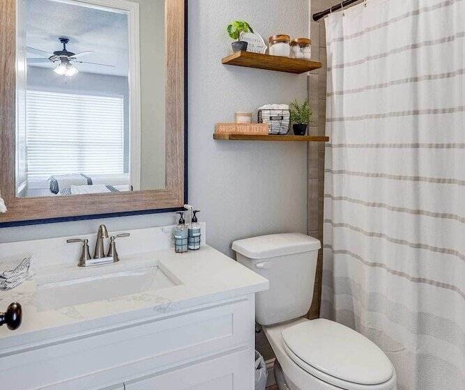 Lakefront Granbury Retreat W/ Patio & Fire Pit