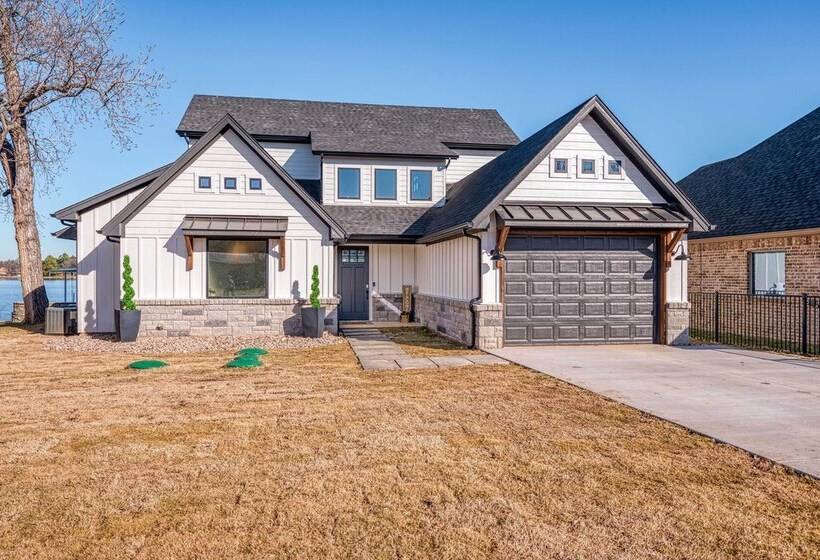 Lakefront Granbury Retreat W/ Patio & Fire Pit