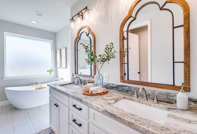 Lakefront Granbury Retreat W/ Patio & Fire Pit