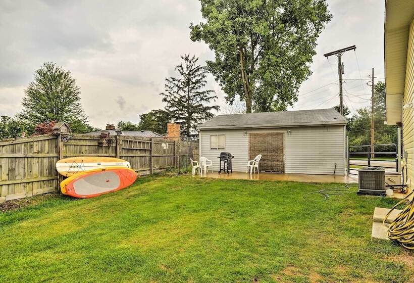 Lakefront Home: Tiki Bar, Bbq, & Fire Pit!