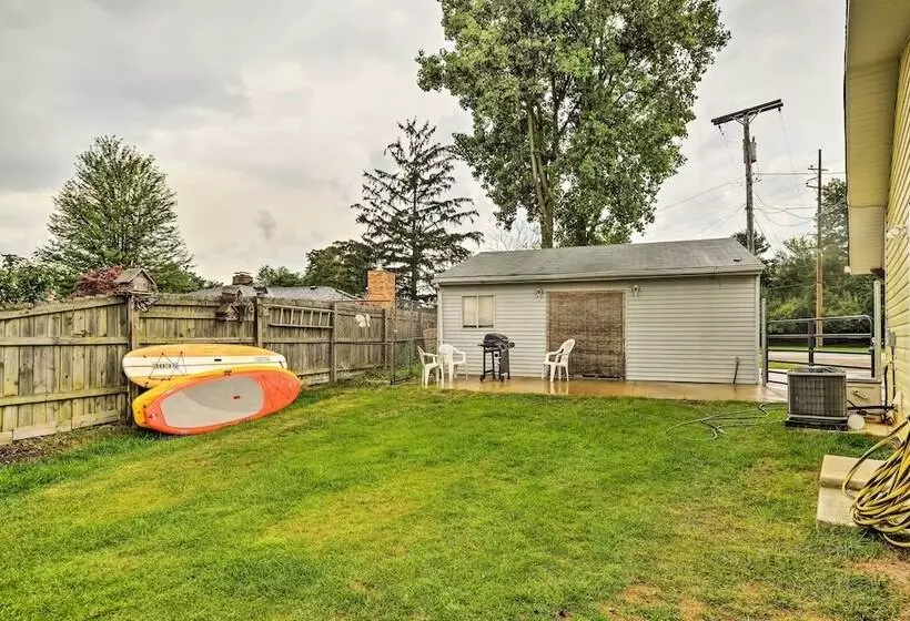 Lakefront Home: Tiki Bar, Bbq, & Fire Pit!