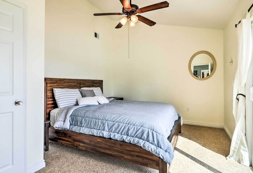 Lakefront Home: Tiki Bar, Bbq, & Fire Pit!