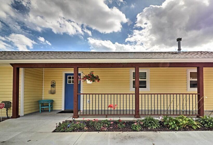 Lakefront Home: Tiki Bar, Bbq, & Fire Pit!