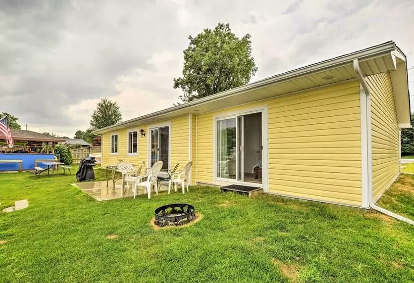 Lakefront Home: Tiki Bar, Bbq, & Fire Pit!