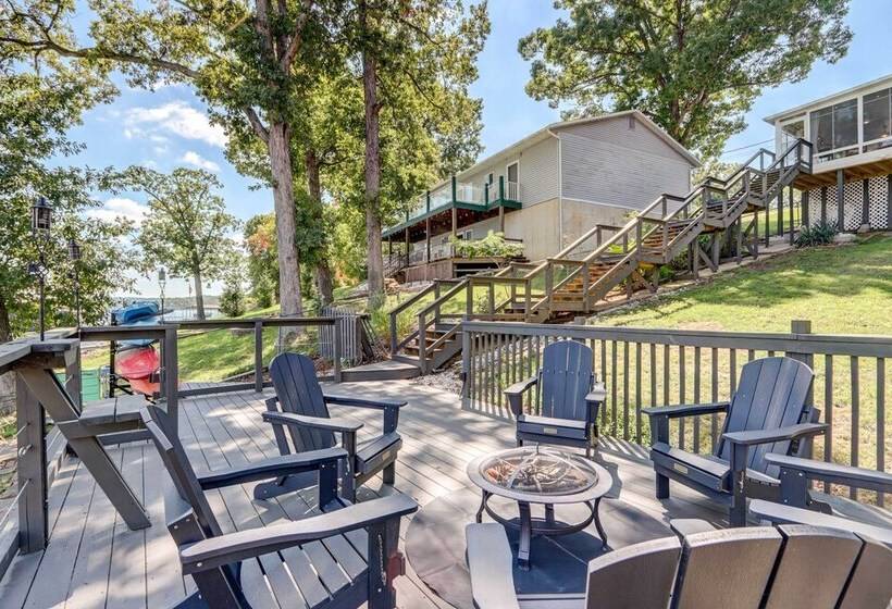 Dock + Kayaks: Lakefront Retreat In Sunrise Beach