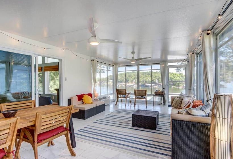 Dock + Kayaks: Lakefront Retreat In Sunrise Beach