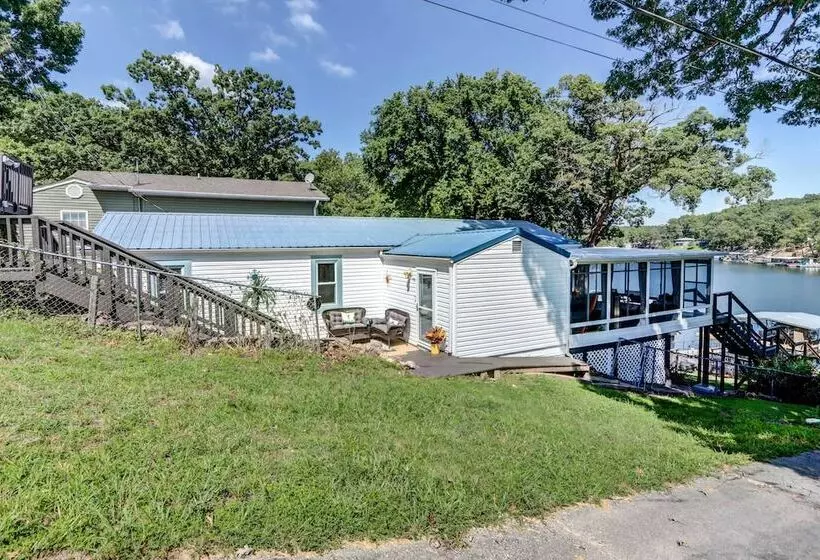 Dock + Kayaks: Lakefront Retreat In Sunrise Beach