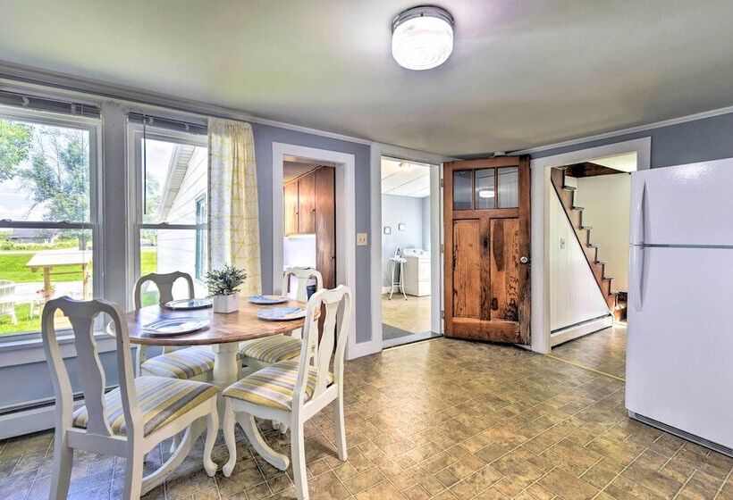 Lakefront Retreat W/ Shared Dock & Fire Pit!