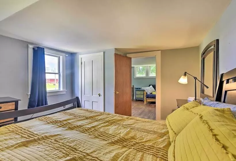 Lakefront Retreat W/ Shared Dock & Fire Pit!