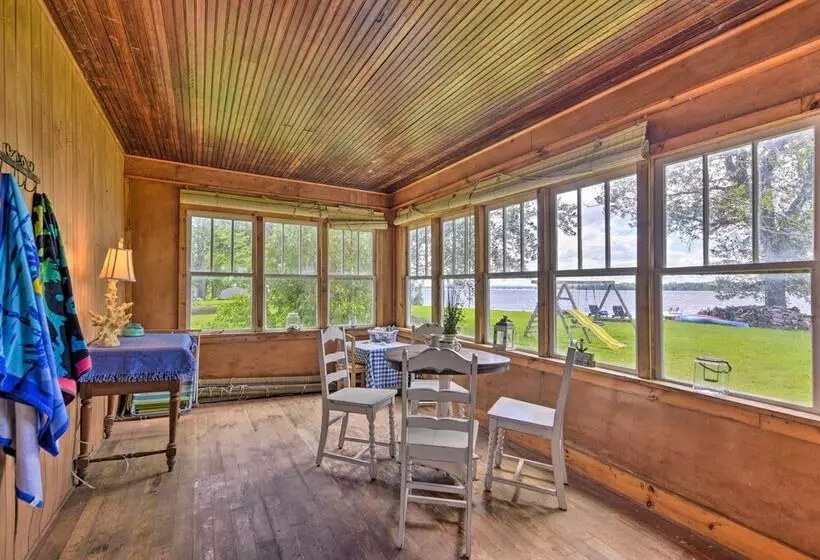 Lakefront Retreat W/ Shared Dock & Fire Pit!